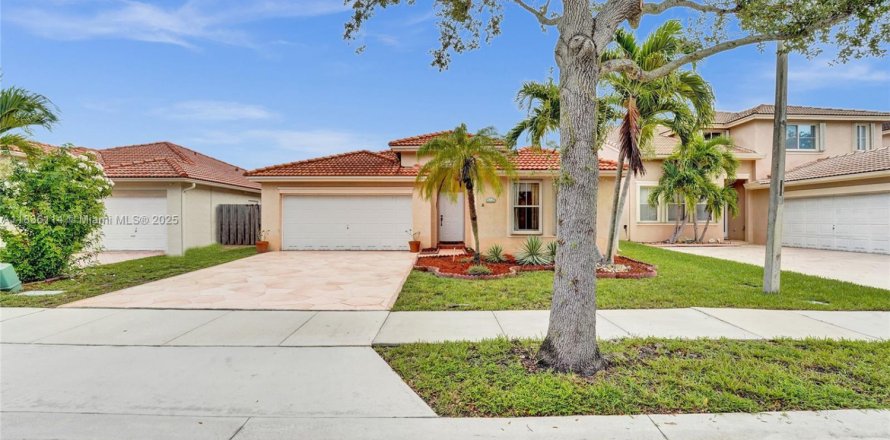 Casa en Davie, Florida 3 dormitorios, 168.62 m2 № 1825828