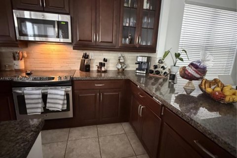 Снять в аренду виллу или дом в Хайалиа, Флорида 3 спальни, 230.96м2, № 1976985 - фото 11