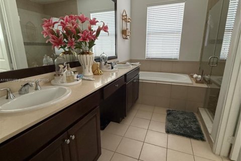 Снять в аренду виллу или дом в Хайалиа, Флорида 3 спальни, 230.96м2, № 1976985 - фото 30