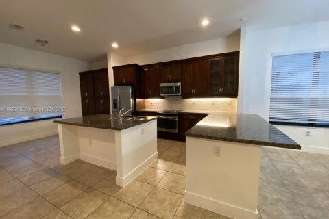 Снять в аренду виллу или дом в Хайалиа, Флорида 3 спальни, 230.96м2, № 1976985 - фото 7