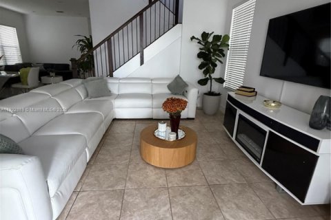 Снять в аренду виллу или дом в Хайалиа, Флорида 3 спальни, 230.96м2, № 1976985 - фото 23