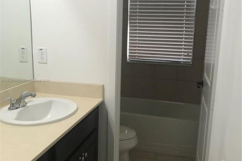 Снять в аренду виллу или дом в Хайалиа, Флорида 3 спальни, 230.96м2, № 1976985 - фото 29