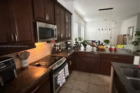 Снять в аренду виллу или дом в Хайалиа, Флорида 3 спальни, 230.96м2, № 1976985 - фото 10