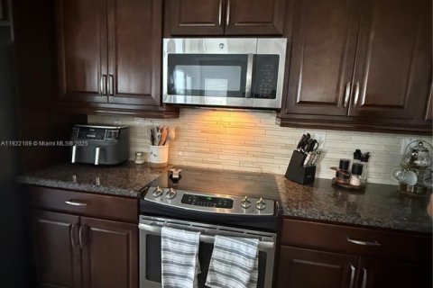 Снять в аренду виллу или дом в Хайалиа, Флорида 3 спальни, 230.96м2, № 1976985 - фото 9