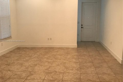 Снять в аренду виллу или дом в Хайалиа, Флорида 3 спальни, 230.96м2, № 1976985 - фото 16