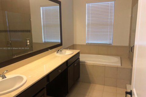 Снять в аренду виллу или дом в Хайалиа, Флорида 3 спальни, 230.96м2, № 1976985 - фото 28