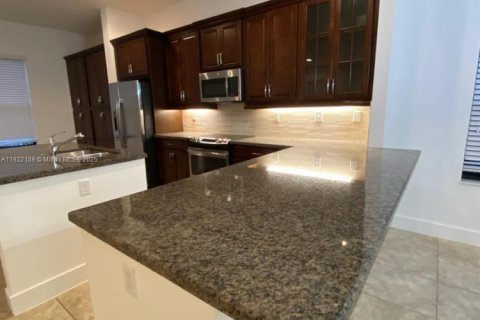 Снять в аренду виллу или дом в Хайалиа, Флорида 3 спальни, 230.96м2, № 1976985 - фото 12