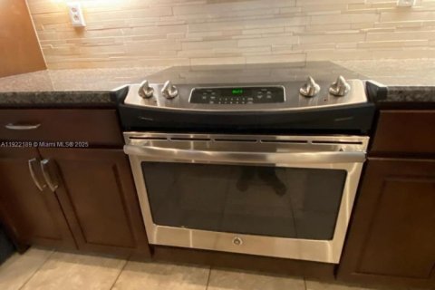 Снять в аренду виллу или дом в Хайалиа, Флорида 3 спальни, 230.96м2, № 1976985 - фото 13