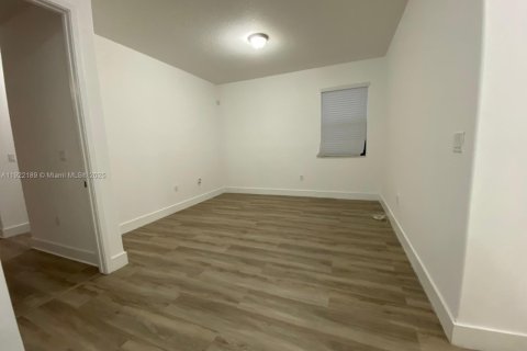 Снять в аренду виллу или дом в Хайалиа, Флорида 3 спальни, 230.96м2, № 1976985 - фото 27