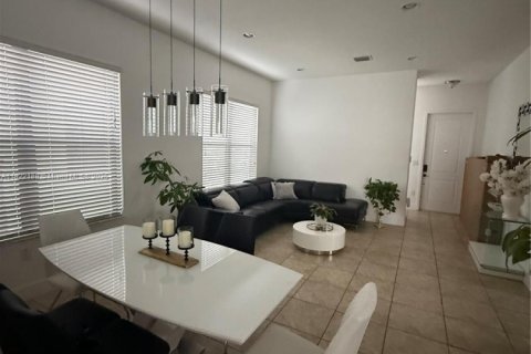 Снять в аренду виллу или дом в Хайалиа, Флорида 3 спальни, 230.96м2, № 1976985 - фото 22