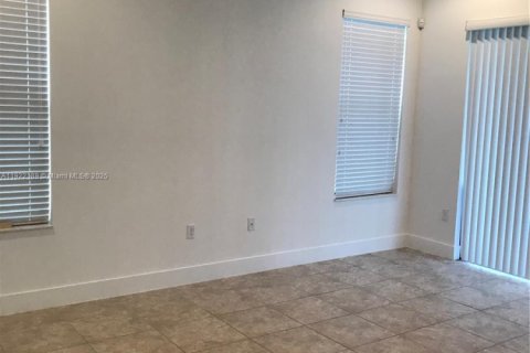 Снять в аренду виллу или дом в Хайалиа, Флорида 3 спальни, 230.96м2, № 1976985 - фото 17