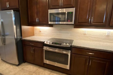 Снять в аренду виллу или дом в Хайалиа, Флорида 3 спальни, 230.96м2, № 1976985 - фото 8