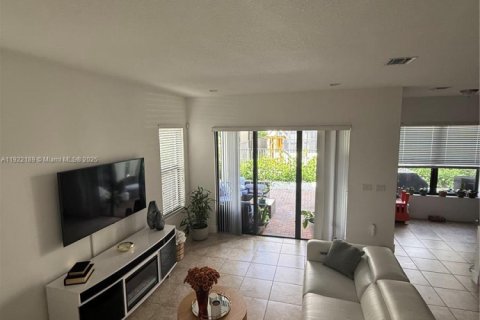 Снять в аренду виллу или дом в Хайалиа, Флорида 3 спальни, 230.96м2, № 1976985 - фото 21