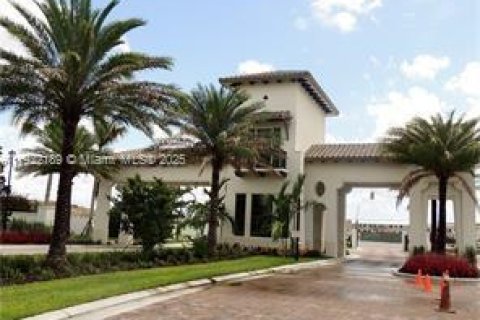 Снять в аренду виллу или дом в Хайалиа, Флорида 3 спальни, 230.96м2, № 1976985 - фото 2