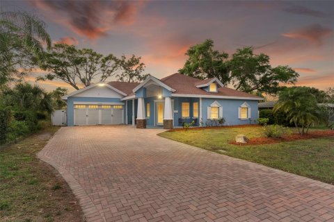 House in Largo, Florida 4 bedrooms, 267.19 sq.m. № 2302621