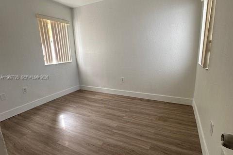 Townhouse in Florida City, Florida 4 bedrooms, 158.96 sq.m. № 2038583 - photo 4