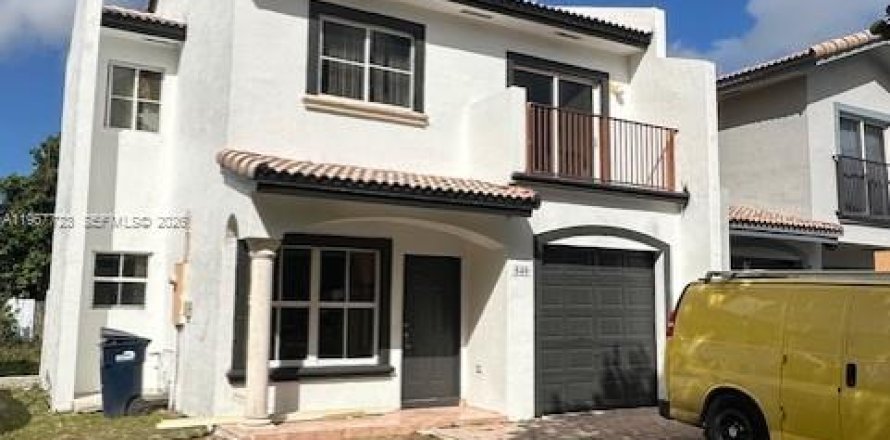 Townhouse in Florida City, Florida 4 bedrooms, 158.96 sq.m. № 2038583