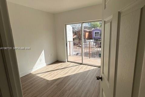 Townhouse in Florida City, Florida 4 bedrooms, 158.96 sq.m. № 2038583 - photo 6