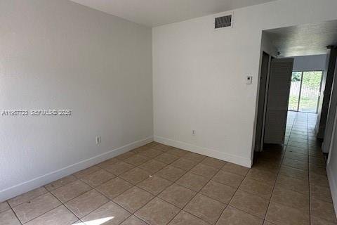 Townhouse in Florida City, Florida 4 bedrooms, 158.96 sq.m. № 2038583 - photo 8