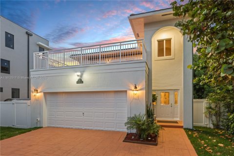 House in Pompano Beach, Florida 4 bedrooms, 223.34 sq.m. № 1761875 - photo 26