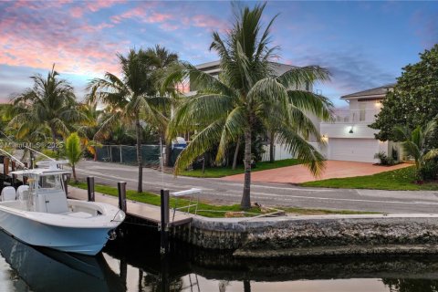 House in Pompano Beach, Florida 4 bedrooms, 223.34 sq.m. № 1761875 - photo 2
