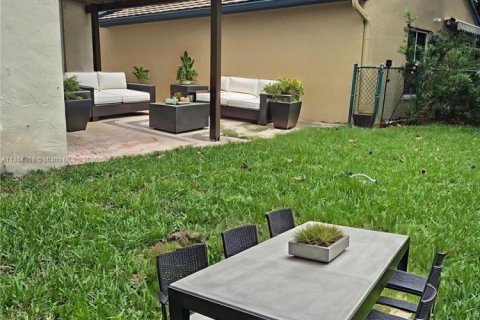 House in Pembroke Pines, Florida 3 bedrooms № 2013084 - photo 19