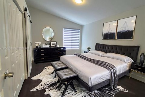 House in Pembroke Pines, Florida 3 bedrooms № 2013084 - photo 15