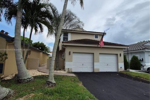 House in Pembroke Pines, Florida 3 bedrooms № 2013084