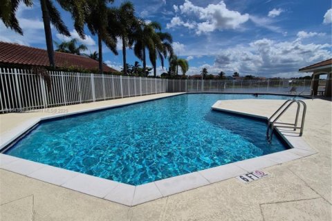 House in Pembroke Pines, Florida 3 bedrooms № 2013084 - photo 20