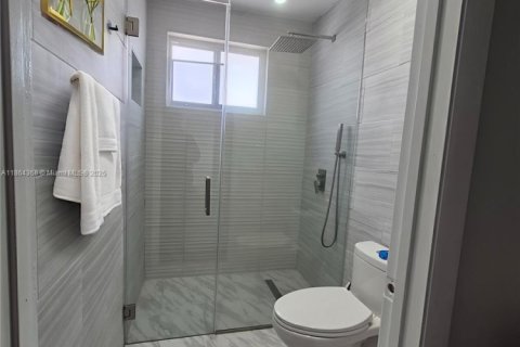 House in Pembroke Pines, Florida 3 bedrooms № 2013084 - photo 17