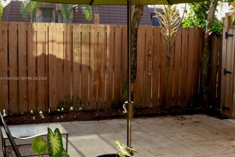 Townhouse in Lake Worth, Florida 2 bedrooms, 120.96 sq.m. № 2063518 - photo 5