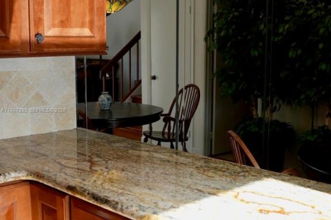 Townhouse in Lake Worth, Florida 2 bedrooms, 120.96 sq.m. № 2063518 - photo 15