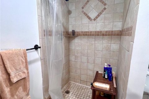 Townhouse in Lake Worth, Florida 2 bedrooms, 120.96 sq.m. № 2063518 - photo 30