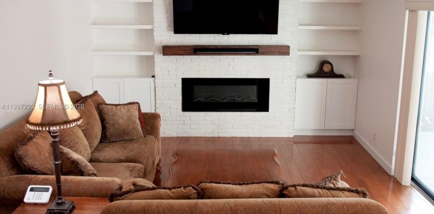 Townhouse in Lake Worth, Florida 2 bedrooms, 120.96 sq.m. № 2063518