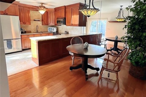 Townhouse in Lake Worth, Florida 2 bedrooms, 120.96 sq.m. № 2063518 - photo 11