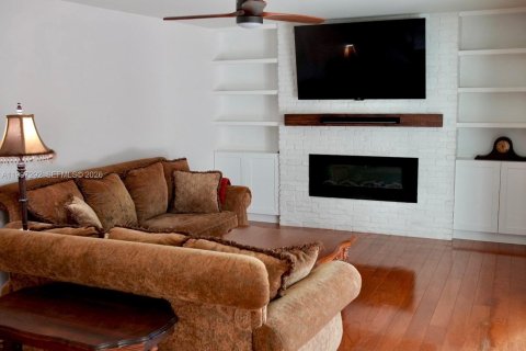 Townhouse in Lake Worth, Florida 2 bedrooms, 120.96 sq.m. № 2063518 - photo 9