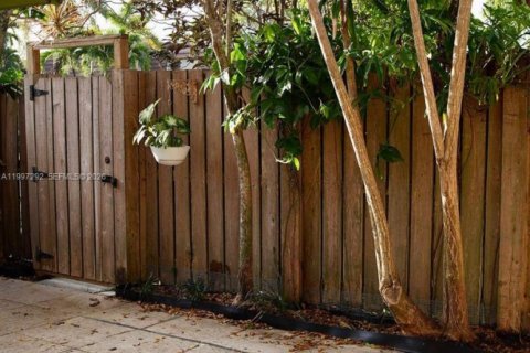 Townhouse in Lake Worth, Florida 2 bedrooms, 120.96 sq.m. № 2063518 - photo 6