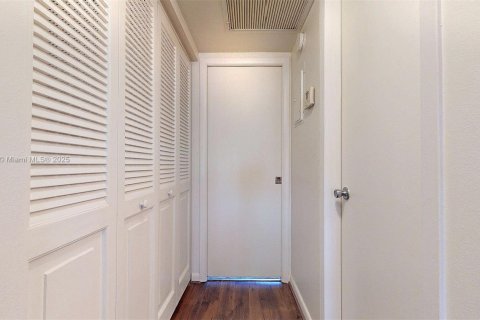 Condo in Boca Raton, Florida, 1 bedroom № 1977832 - photo 12