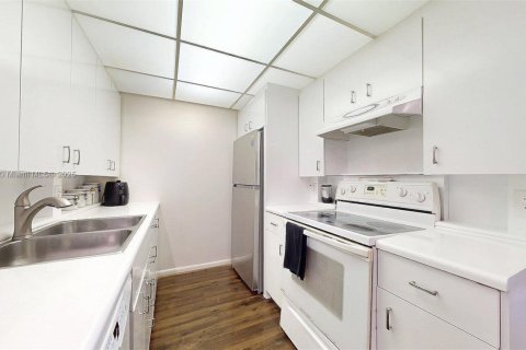 Condo in Boca Raton, Florida, 1 bedroom № 1977832 - photo 9