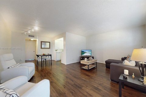 Condo in Boca Raton, Florida, 1 bedroom № 1977832 - photo 4