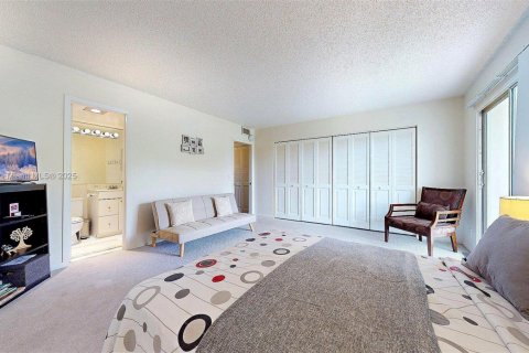 Condo in Boca Raton, Florida, 1 bedroom № 1977832 - photo 13