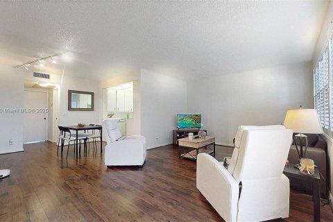 Condo in Boca Raton, Florida, 1 bedroom № 1977832 - photo 2