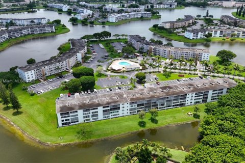 Condo in Boca Raton, Florida, 1 bedroom № 1977832 - photo 24