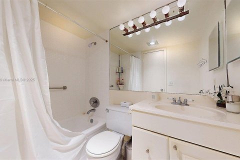 Condo in Boca Raton, Florida, 1 bedroom № 1977832 - photo 18