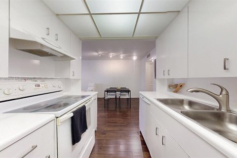 Condo in Boca Raton, Florida, 1 bedroom № 1977832 - photo 8