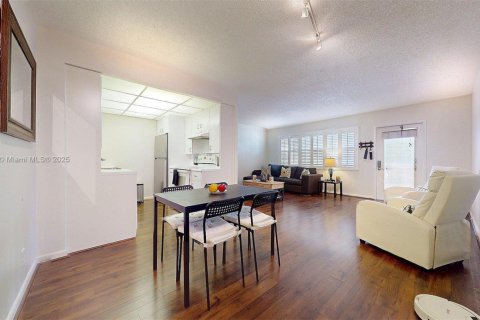 Condo in Boca Raton, Florida, 1 bedroom № 1977832 - photo 1