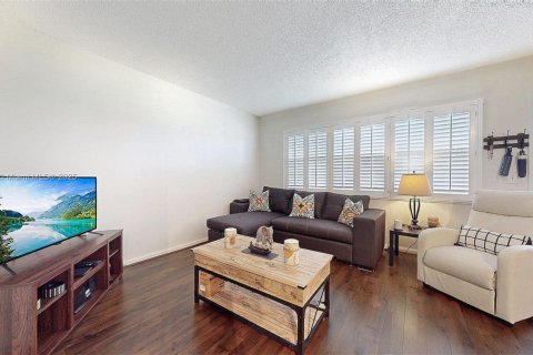 Condo in Boca Raton, Florida, 1 bedroom № 1977832 - photo 5