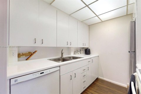 Condo in Boca Raton, Florida, 1 bedroom № 1977832 - photo 10