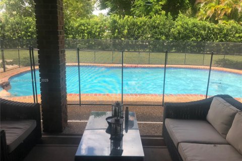 House in Miami, Florida 4 bedrooms, 125.6 sq.m. № 1980027 - photo 21