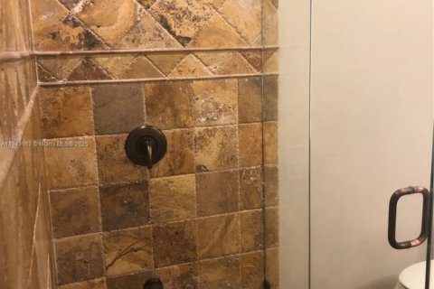 House in Miami, Florida 4 bedrooms, 125.6 sq.m. № 1980027 - photo 10